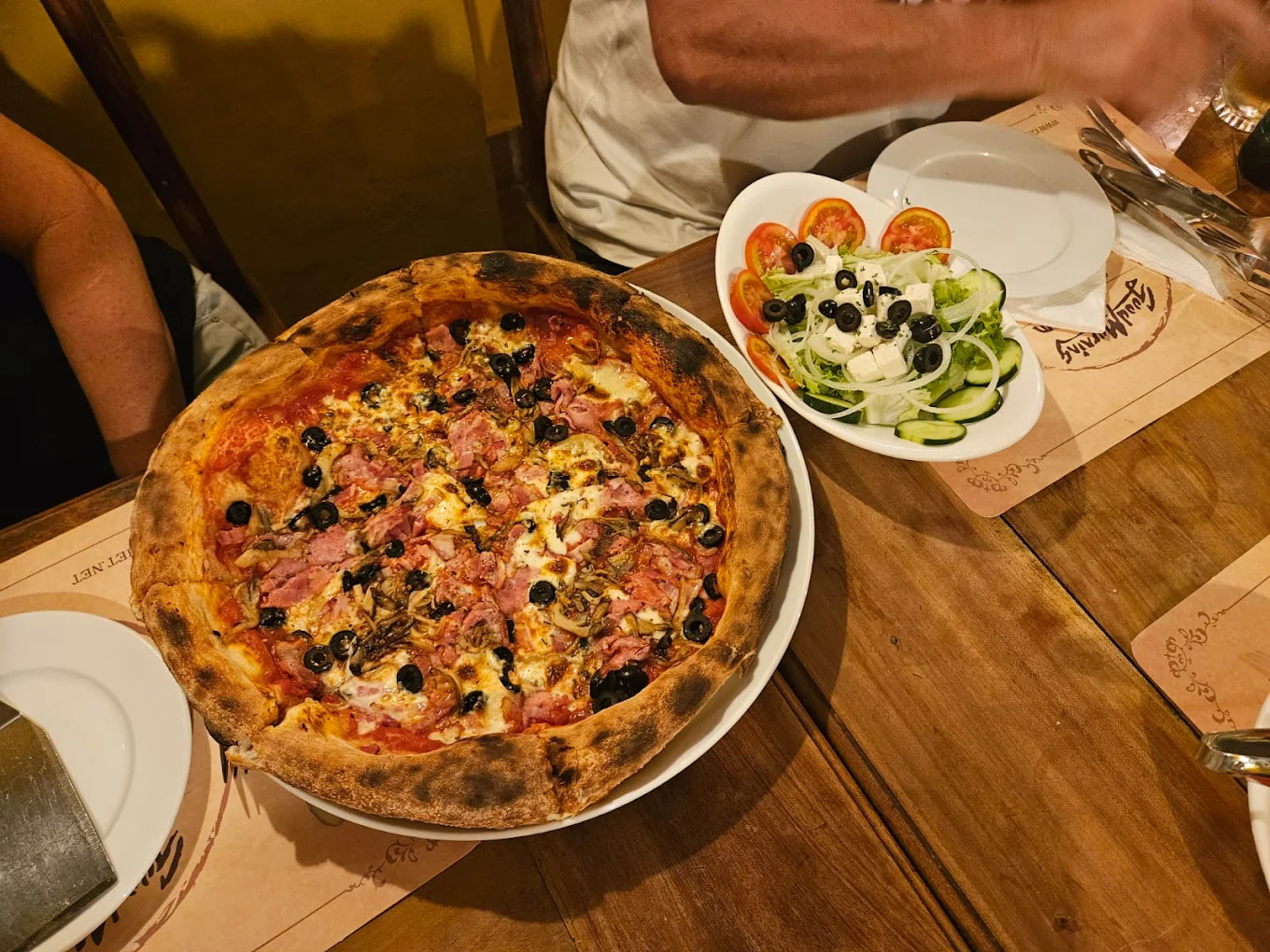 Guests often praise the Salsiccia e Pepperoni pizza for its bold taste and authentic ingredients